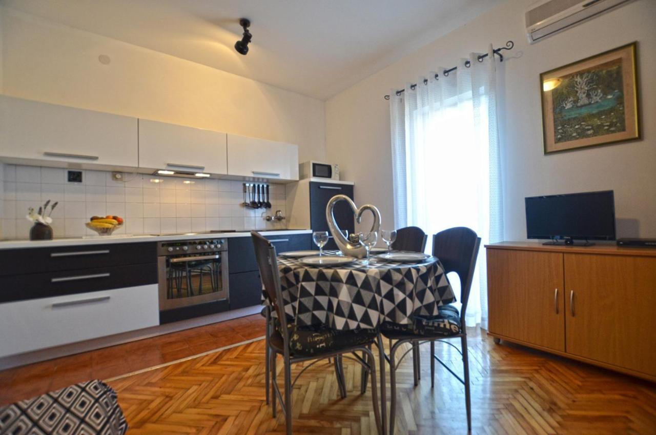 Galant Apartments 로비니 외부 사진