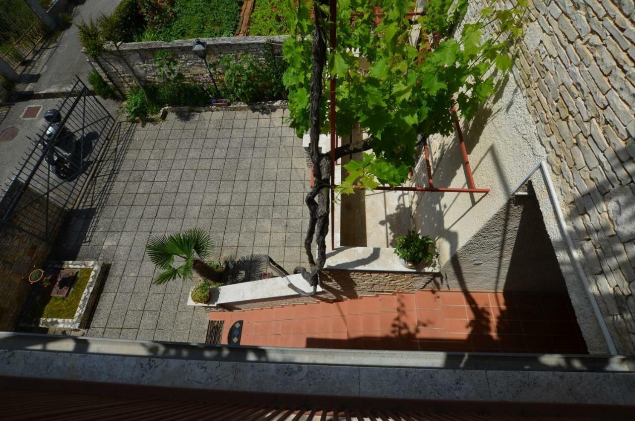 Galant Apartments 로비니 외부 사진