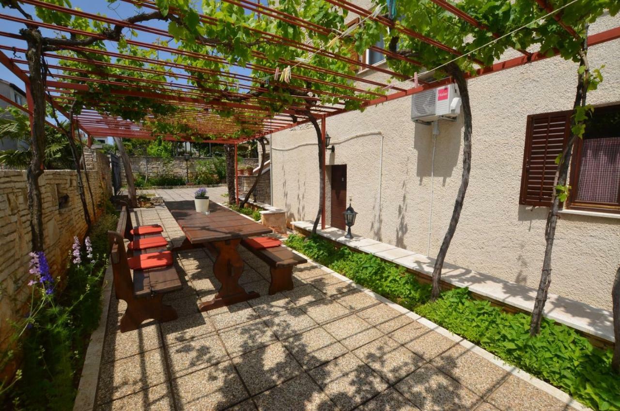 Galant Apartments 로비니 외부 사진